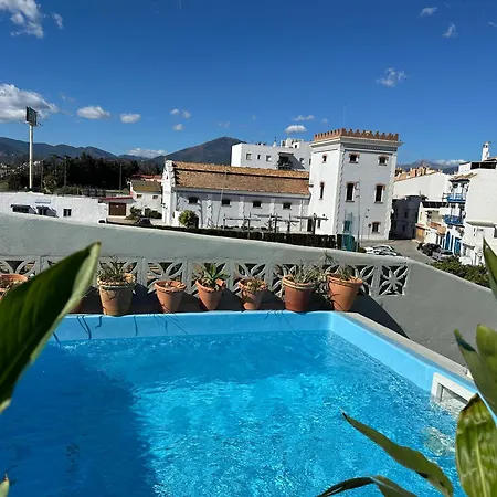 Romantic Rooftop With Stunning Sea And Mountain Views דירה