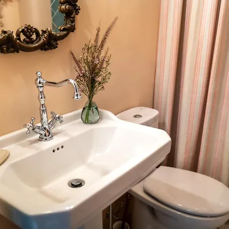 דירה Romantic Rooftop With Stunning Sea And Mountain Views *