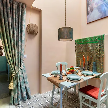 Apartmán Romantic Rooftop With Stunning Sea And Mountain Views