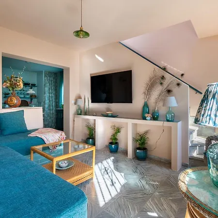 Apartamento Romantic Rooftop With Stunning Sea And Mountain Views *