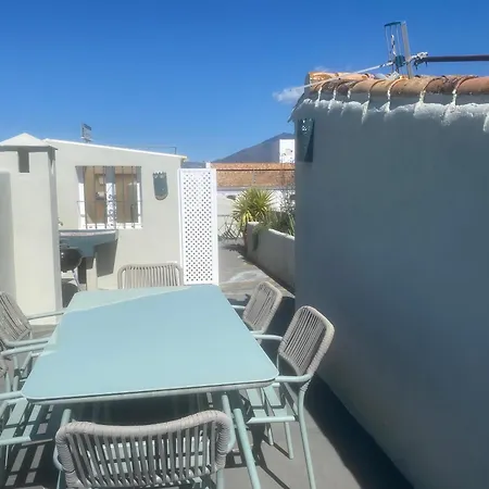 Apartamento Romantic Rooftop With Stunning Sea And Mountain Views *