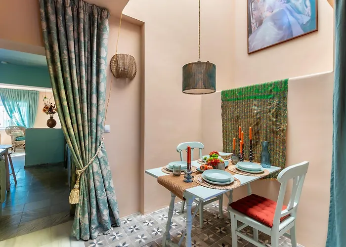 Daire Romantic Rooftop With Stunning Sea And Mountain Views