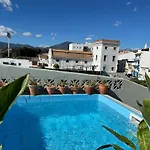 Romantic Rooftop With Stunning Sea And Mountain Views Apartment